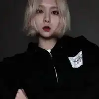 帅气中分短发女生头像女生短发发型帅气中分头像