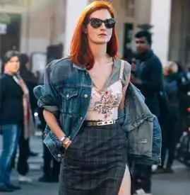 牛仔裙配什么上衣和鞋好看2017,牛仔裙搭配图片,牛仔裙怎么洗不掉色七丽时尚网