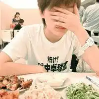 谁有伤感男生头像要遮住眼的或者是背影,