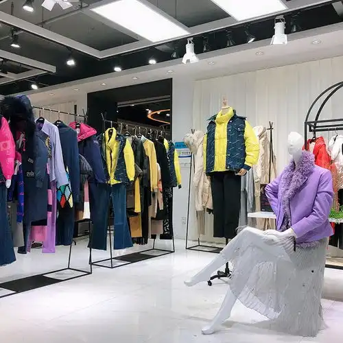 意大利轻奢潮牌高端时尚大气潮牌女装品牌折扣女装一手货源