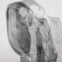 一个人的影子图片女生夜晚一个人的孤独影子图片