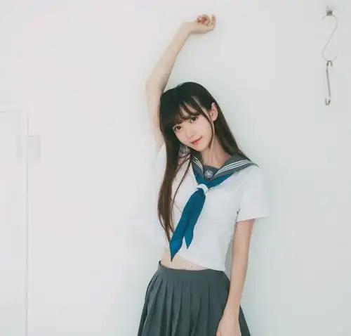 搞笑段子女同事总穿短裙丝袜,最后知道真相的我哭笑不得
