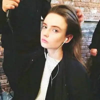 2018qq头像欧美女生简单气质高清图片靠谱的人从来不会让你等