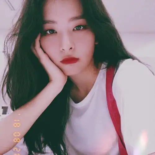 港风美人姜涩琪唯美自拍公开