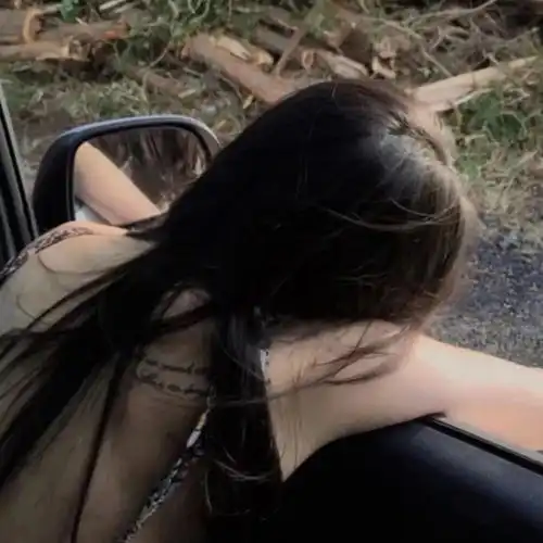 女生头像我只想安安静静地读几年书,然后过自己想要的生活