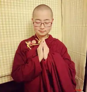 80后美女大学生出家