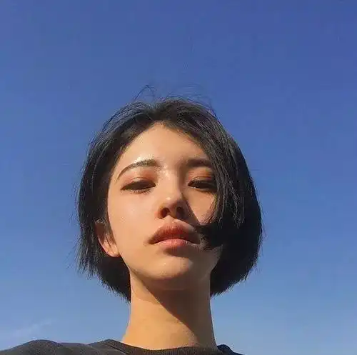 女生头像黑白侧脸短发小