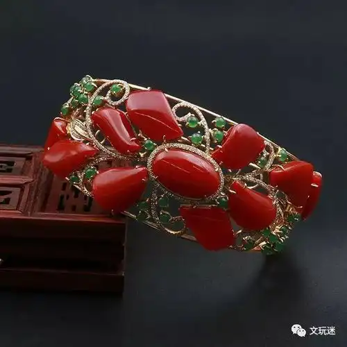 郭德纲死敌收混血女网红为徒下血本儿送文玩