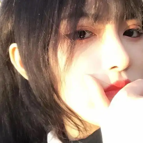 纯欲风女生头像真人不像