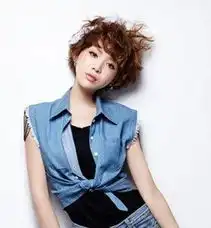5款女人味十足的初秋俏丽短发