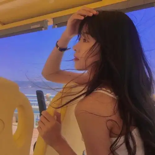 温柔甜美女生头像比基尼