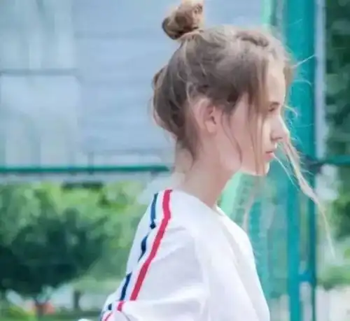 女生头像黑白侧脸短发su