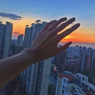 带字的有纹身的手控女生头像