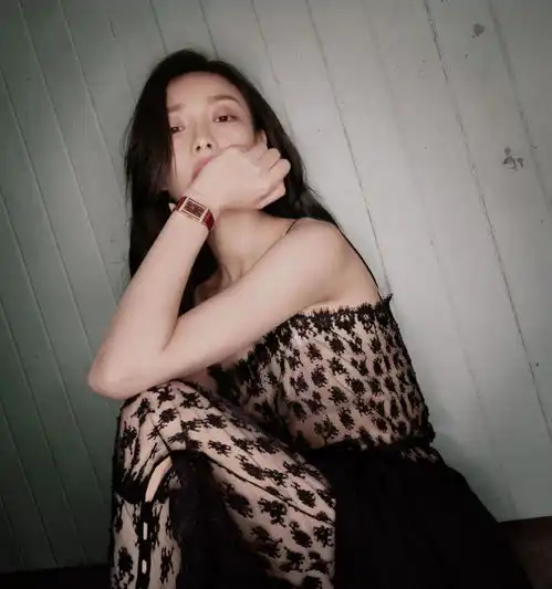 同为方脸美人,为何马思纯自带土气感,刘雯却是方的高级大气