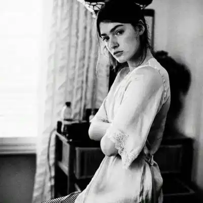 欧美头像女生黑白时尚2018最新遇见你是所有故事的开始