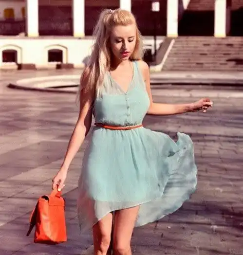 建议想提升气质的女人,买衣服别光看款式了,这3方面才应是重点