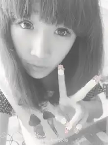 求qq女生皮肤什么样的都行就是不要卡通的