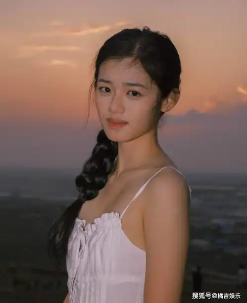 于正谈新签约的女艺人孙寈惠,06年女生