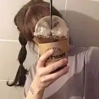 辫子女生头像清新扎辫子的女生小清新头像