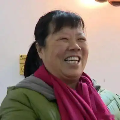 三八妇女节,他们陪伴八旬女老兵这样过