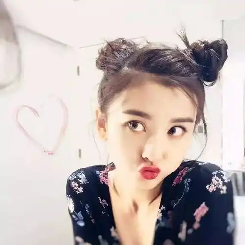 图片头像女生短发哪吒