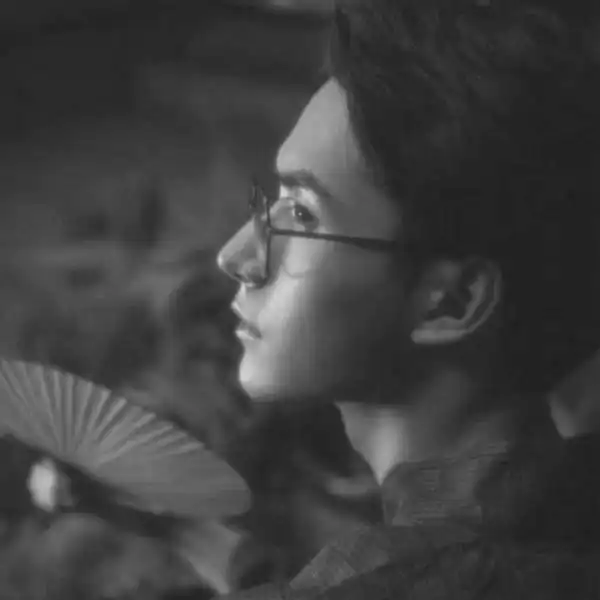 黑白头像女中年男生