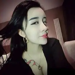 15岁女生头像背影蛇精脸