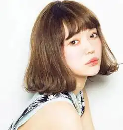 女生韩式中长短发发型打造精致唯美气质