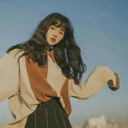 酷炫有个性女生闺蜜yy头像一人一张从背后偷偷拥抱你的影子