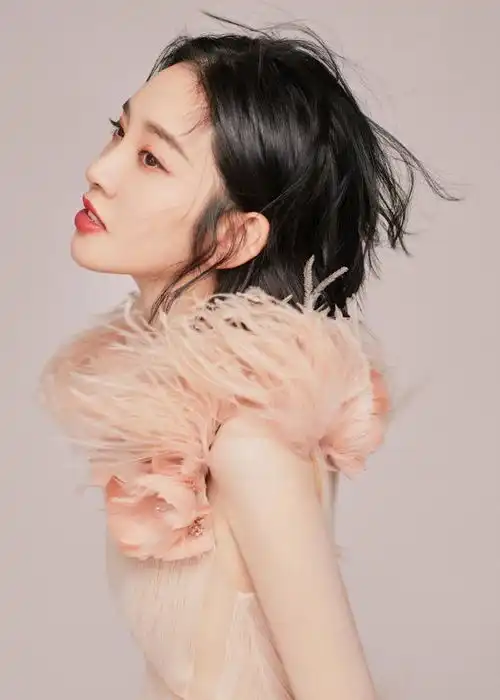 唐艺昕产后美上央视,穿橘粉色薄纱裙甜美温柔,少女感丝毫不减