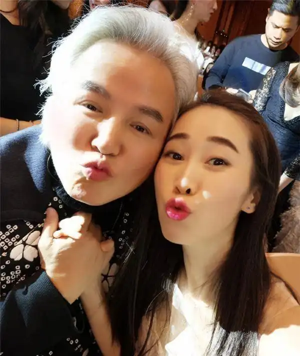 人物图片女头像丈夫