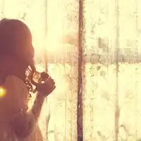 夕阳下女生背影qq头像