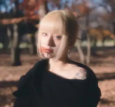 有种绝色叫李诞媳妇,肩膀纹身图案引热议,诞总捡到宝了