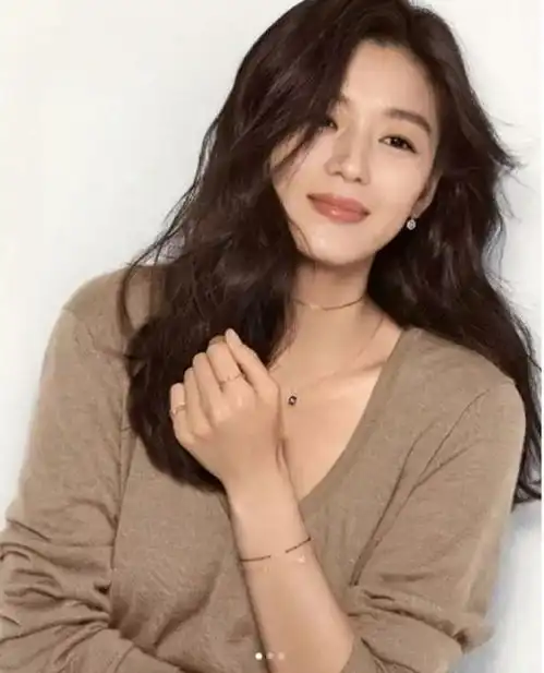 韩国顶级美女全智贤,魔鬼身材,颜值巅峰,堪称冻龄美女