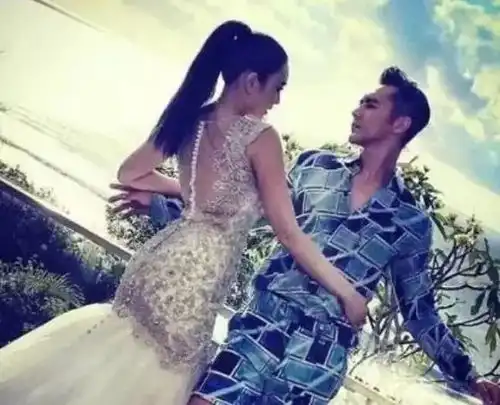 钟丽缇夫妇矛盾爆发,竟是因家中未婚保姆意外怀孕,一场吃瓜大戏