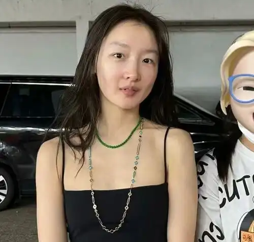 镜头前美艳四射,真人却干瘦枯黄,这4位上镜脸女星反差好大