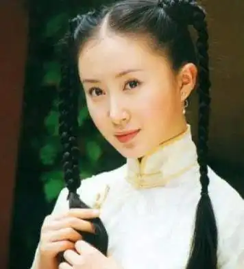 出生就被生父抛弃,10岁母亲离世,17岁成名后父亲却赶来认亲