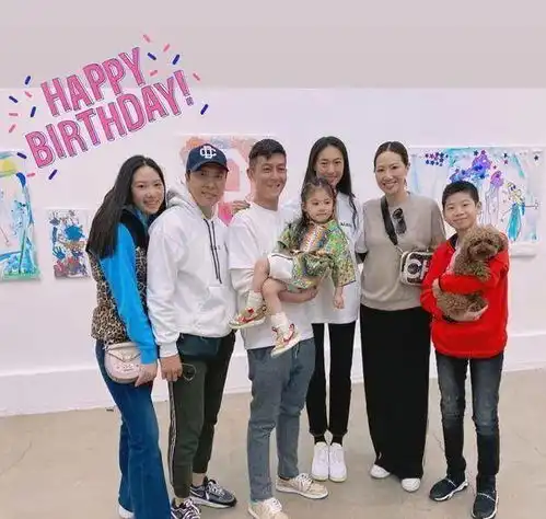 陈冠希女儿3岁了小眼睛高级脸,越长越像秦舒培,可爱极了