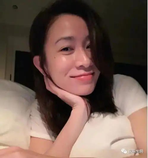 真相大白走进佘诗曼香港的家,45岁未婚过独居生活,客厅面积不到十平米