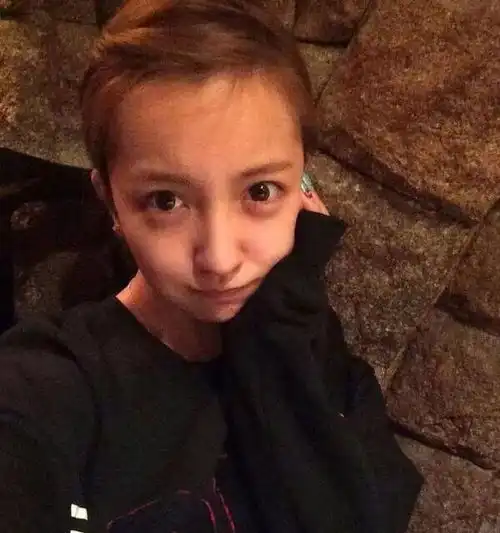 管她整没整,她现在的素颜就是很好看啊