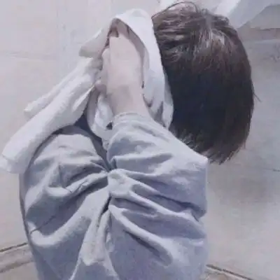 干净清爽的男生头像意境记得曾经的刻骨铭心