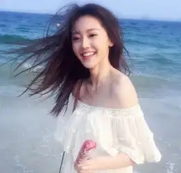 杨幂旗下小花黄梦莹恋情曝光,与小鲜肉男友共度春宵