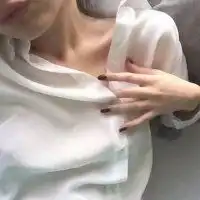 真人头像女生露锁骨部位