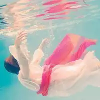 情感的色调女头放弃整个世界不能放弃他