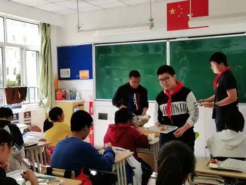 上海体育男教师当了9年班主任从不用命令口气向家长提要求