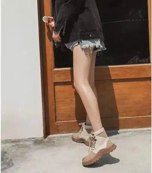 千万不要穿靴子,太显瘦了,腿还巨巨巨巨巨巨长
