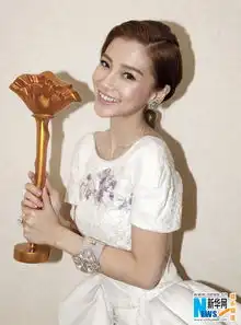 angelababy出席时尚盛典白衣梦幻宛若仙子