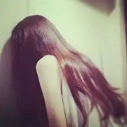 求4个差不多的扣扣名和差不多的4个头像女生2个男生2个拜托了