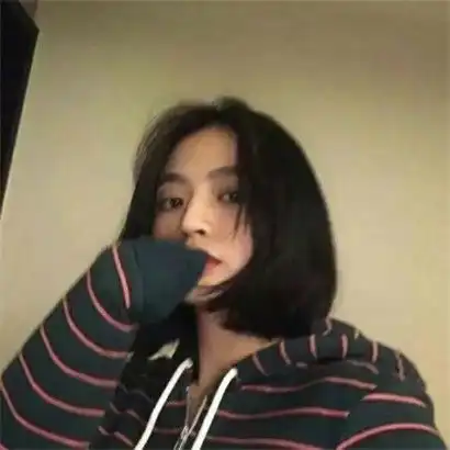气质短发女生头像,短发显得很干净利落吧