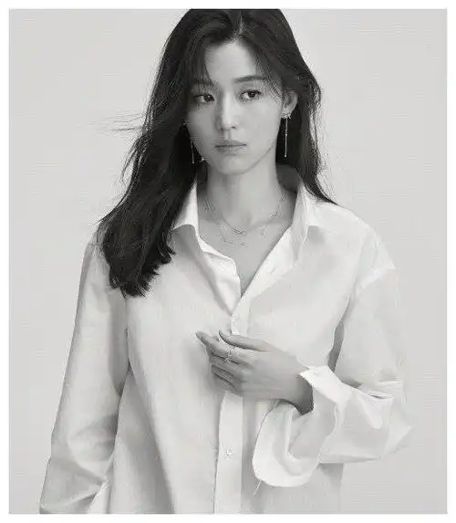 韩国气质美女明星全智贤黑白时尚写真美图